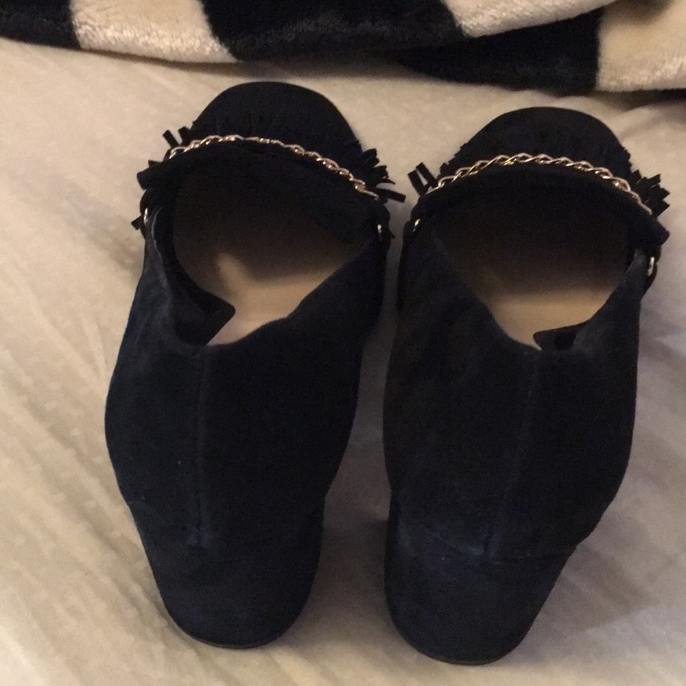 NWT: Nine West black suede pump with gold accent. - Picture 2 of 4